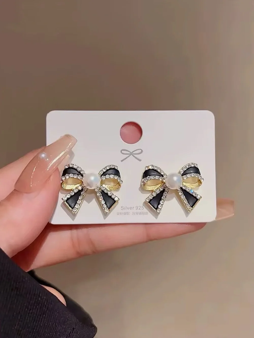 ***Exquisite  Black Bow Pearl & Crystal Stud Earrings